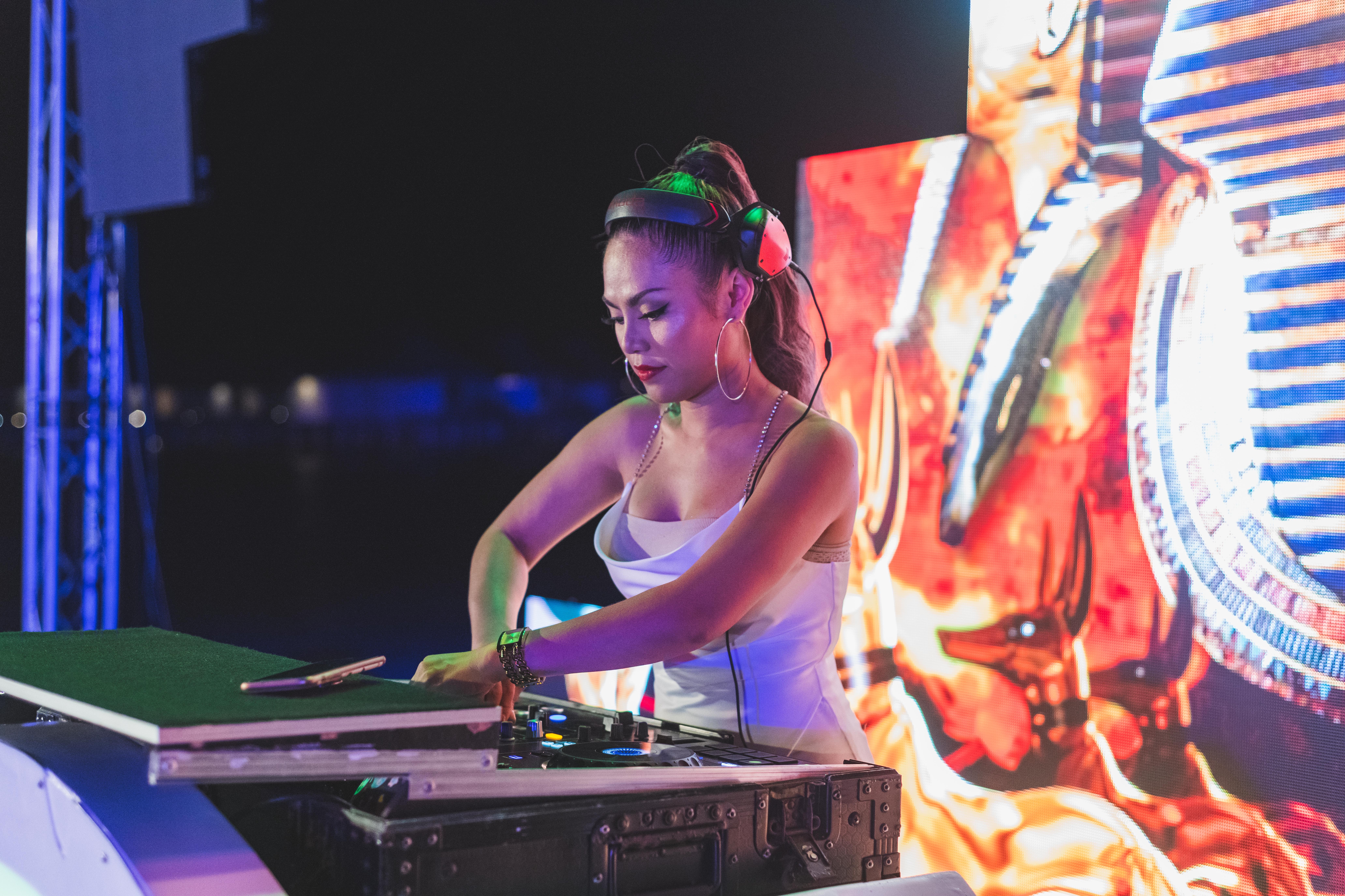 dj